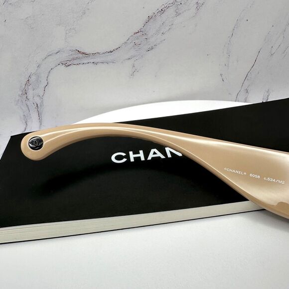 New CHANEL Sunglasses - Picture 8 of 16